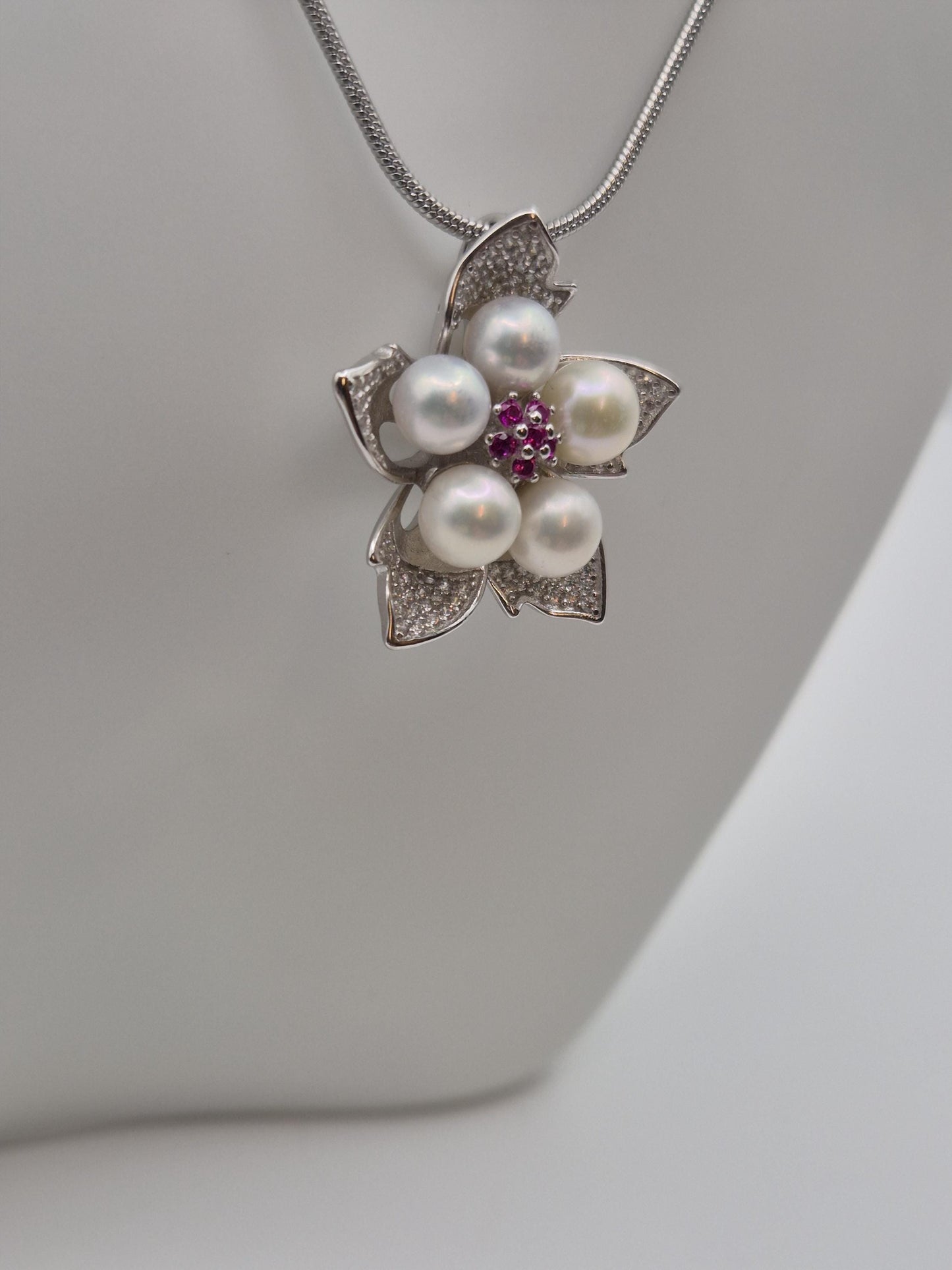 Blooming Flower Saltwater Pearl Pendant