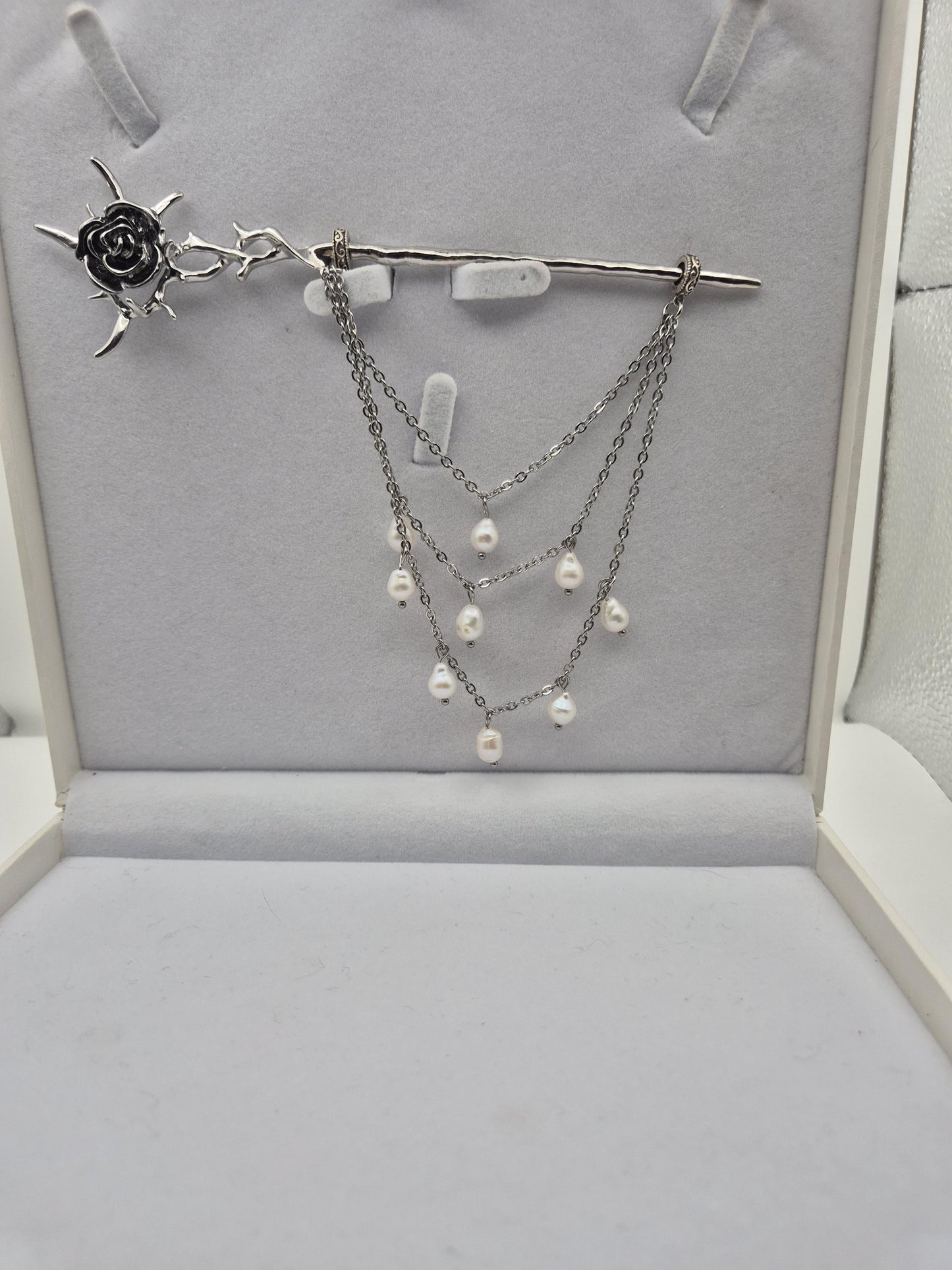 The Thorny Rose Multiple Pearl Hair Pin