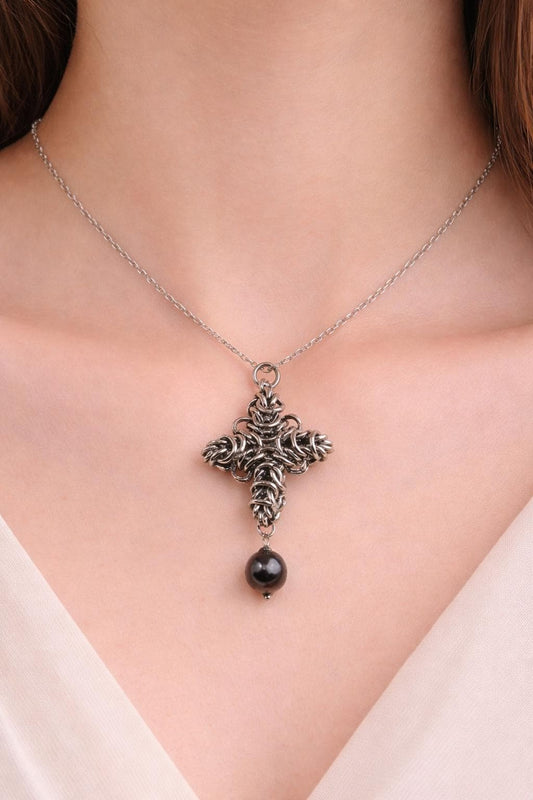 Chainmaille Cross Pendant with Black Tahitian