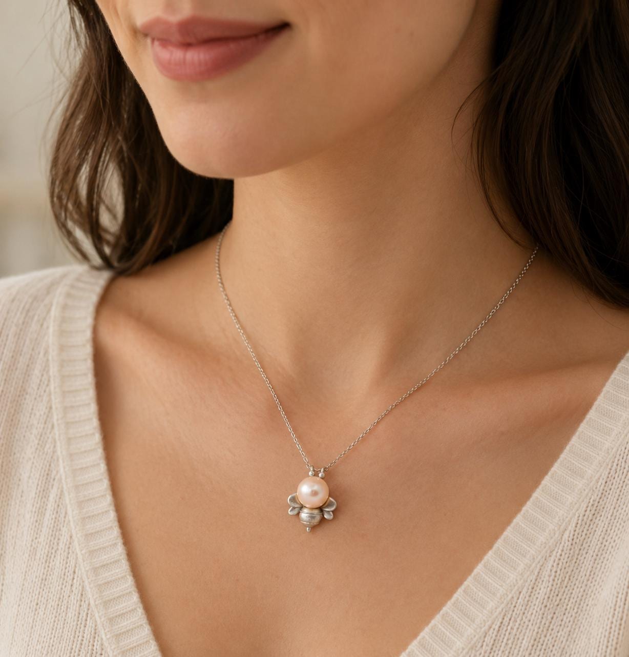 Queen Bee Edison Pearl Sterling Silver Pendant Necklace
