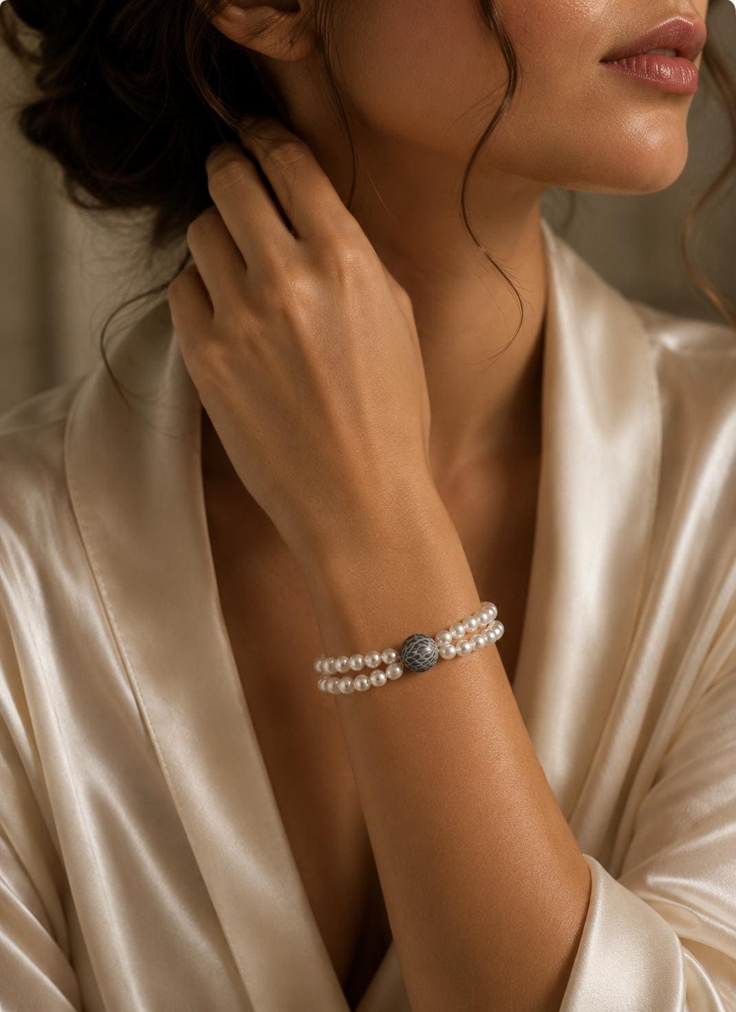 Double Strand Pearl Bracelet With Black Tahitian Pearl Centre