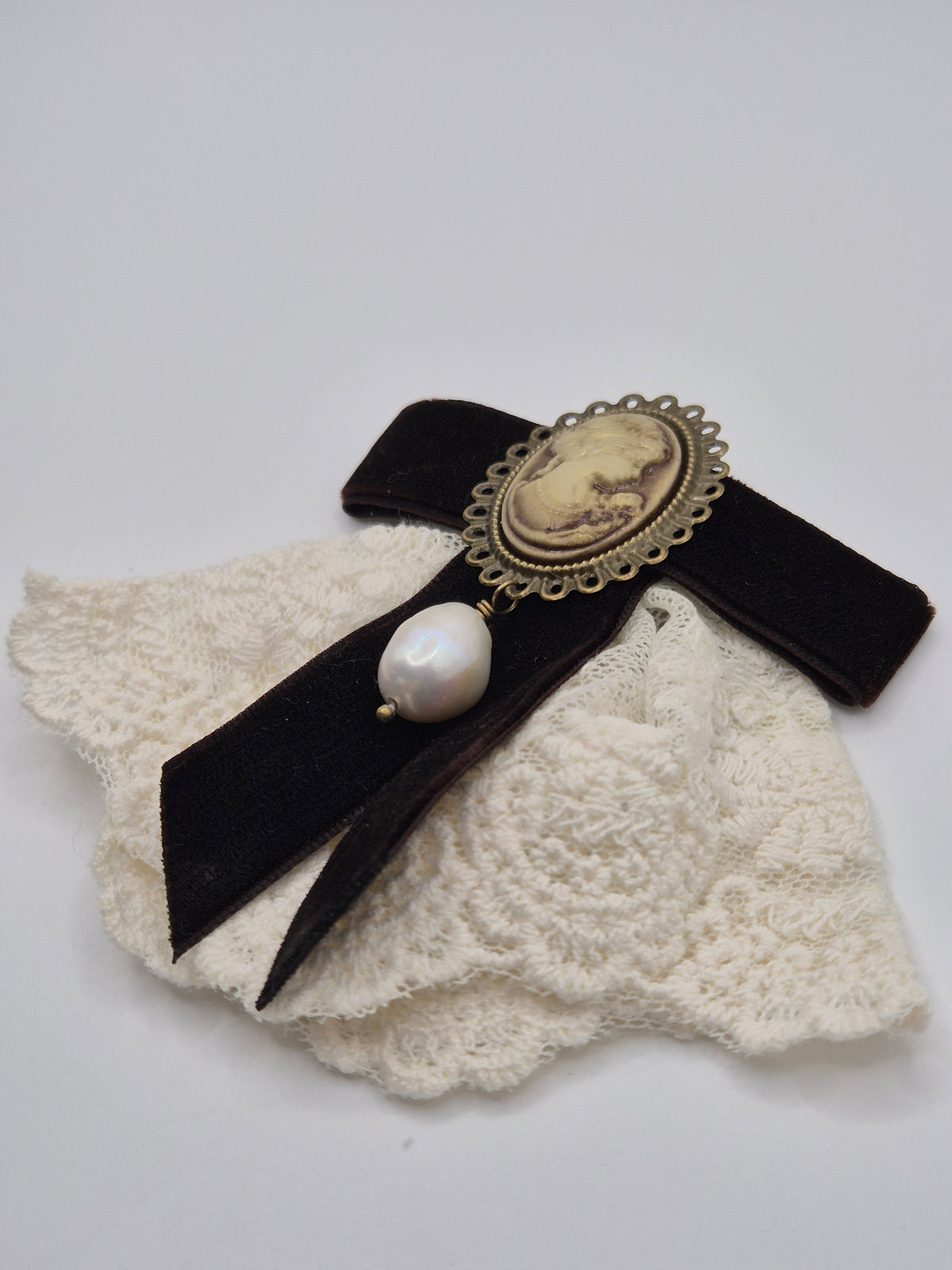 Brown Cameo Pearl Brooch