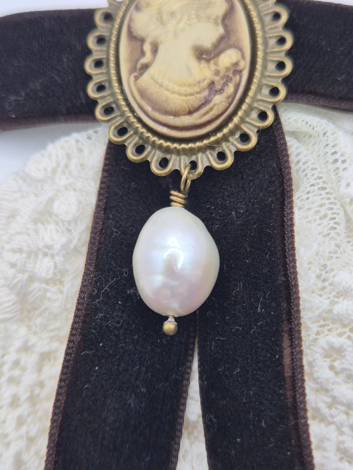 Brown Cameo Pearl Brooch