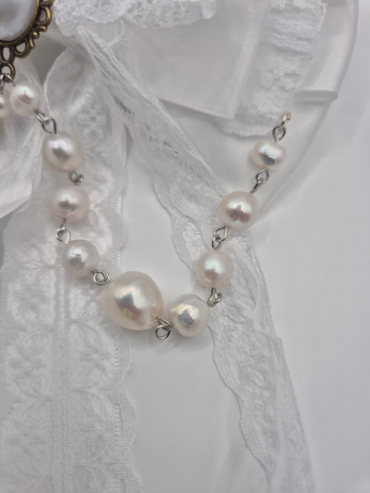 Pearl & Lace Vintage Bow Hair Clip