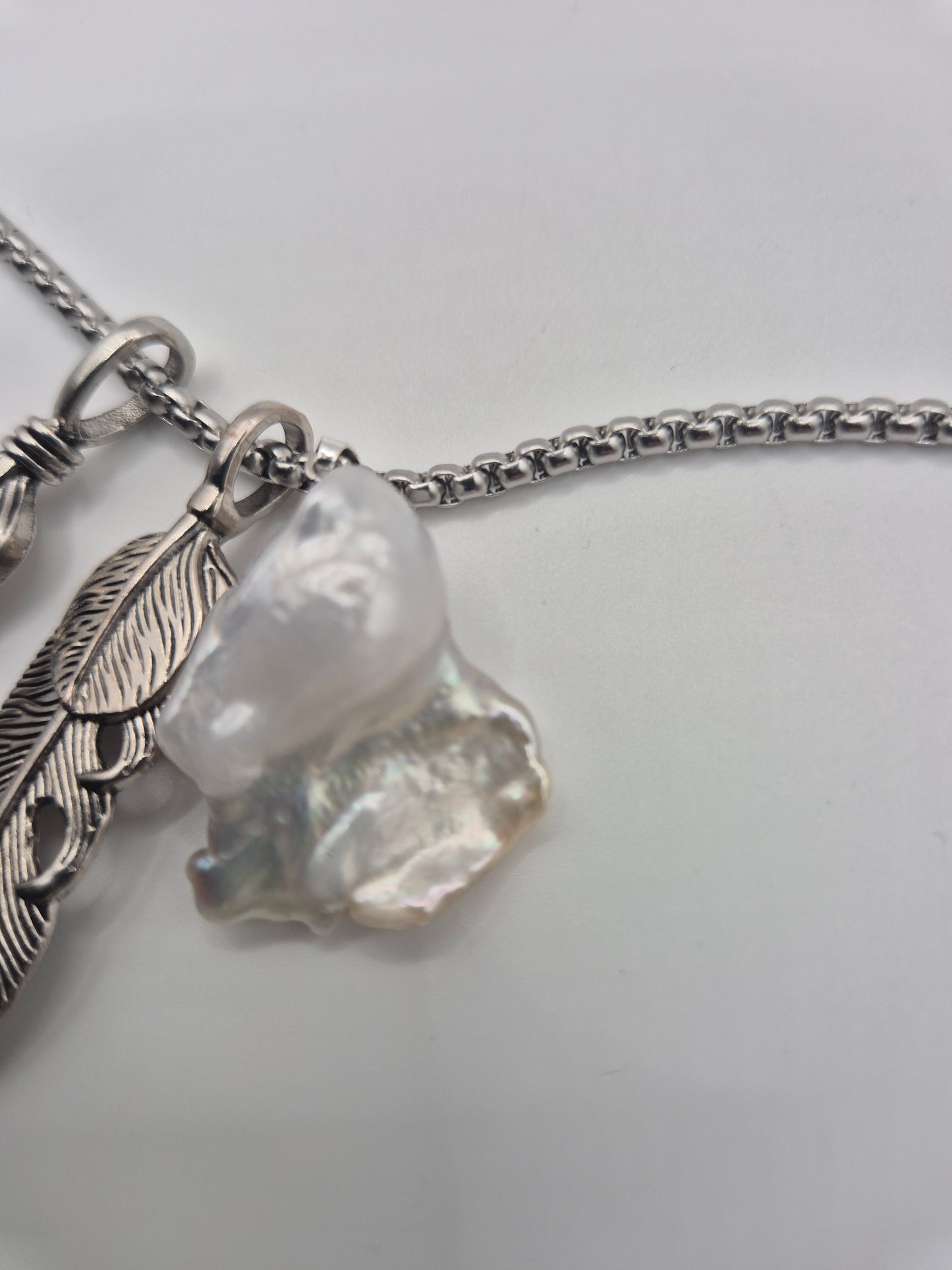 Tribal Feather & King Pearl Chunky Pendant Necklace