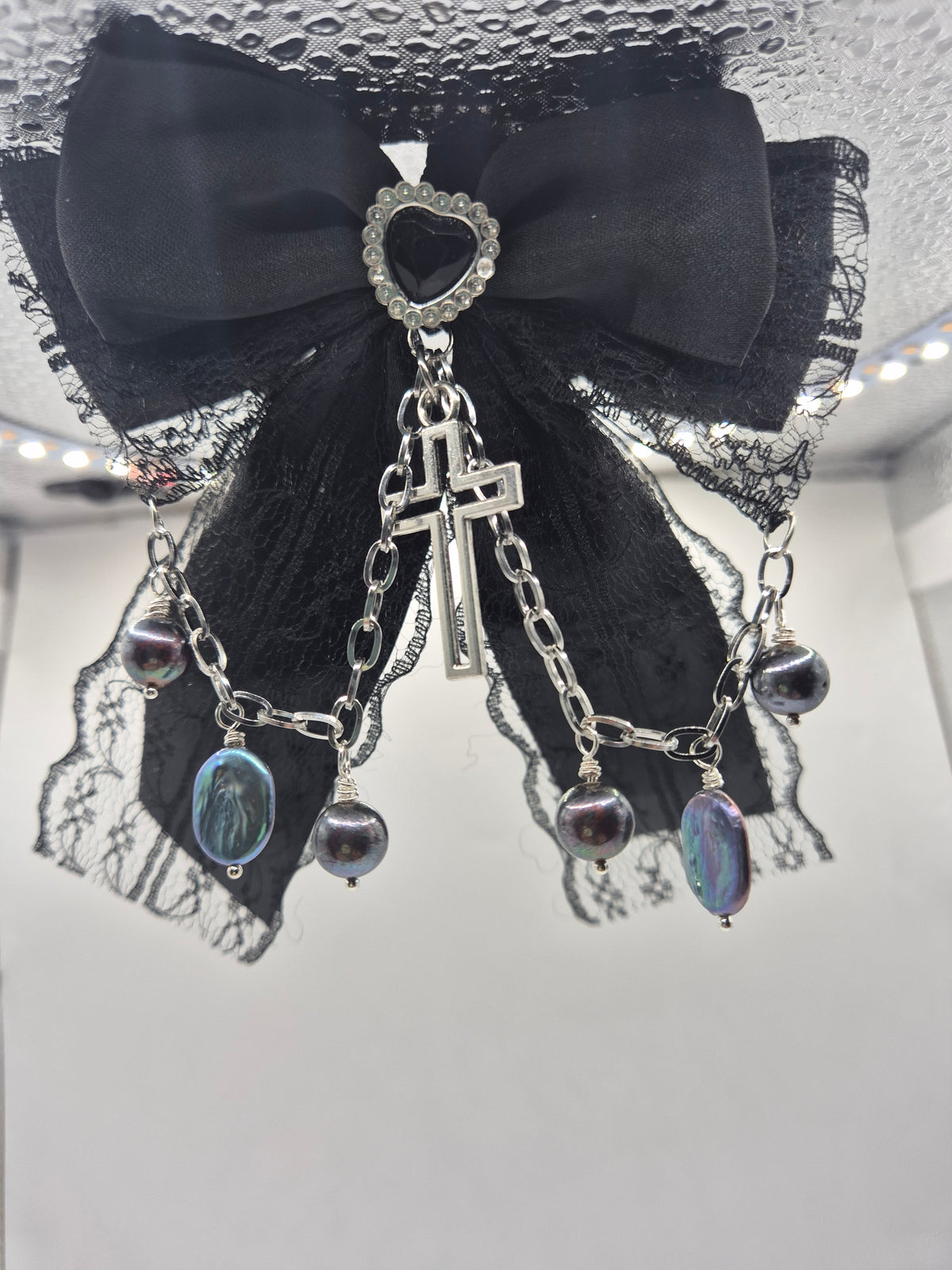 Midnight Devotion Pearl Bow Hairpin