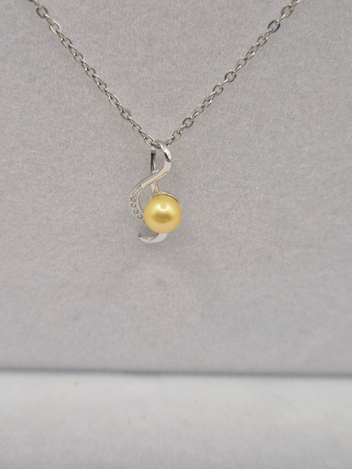 Musical Charm with Golden Saltwater Pearl