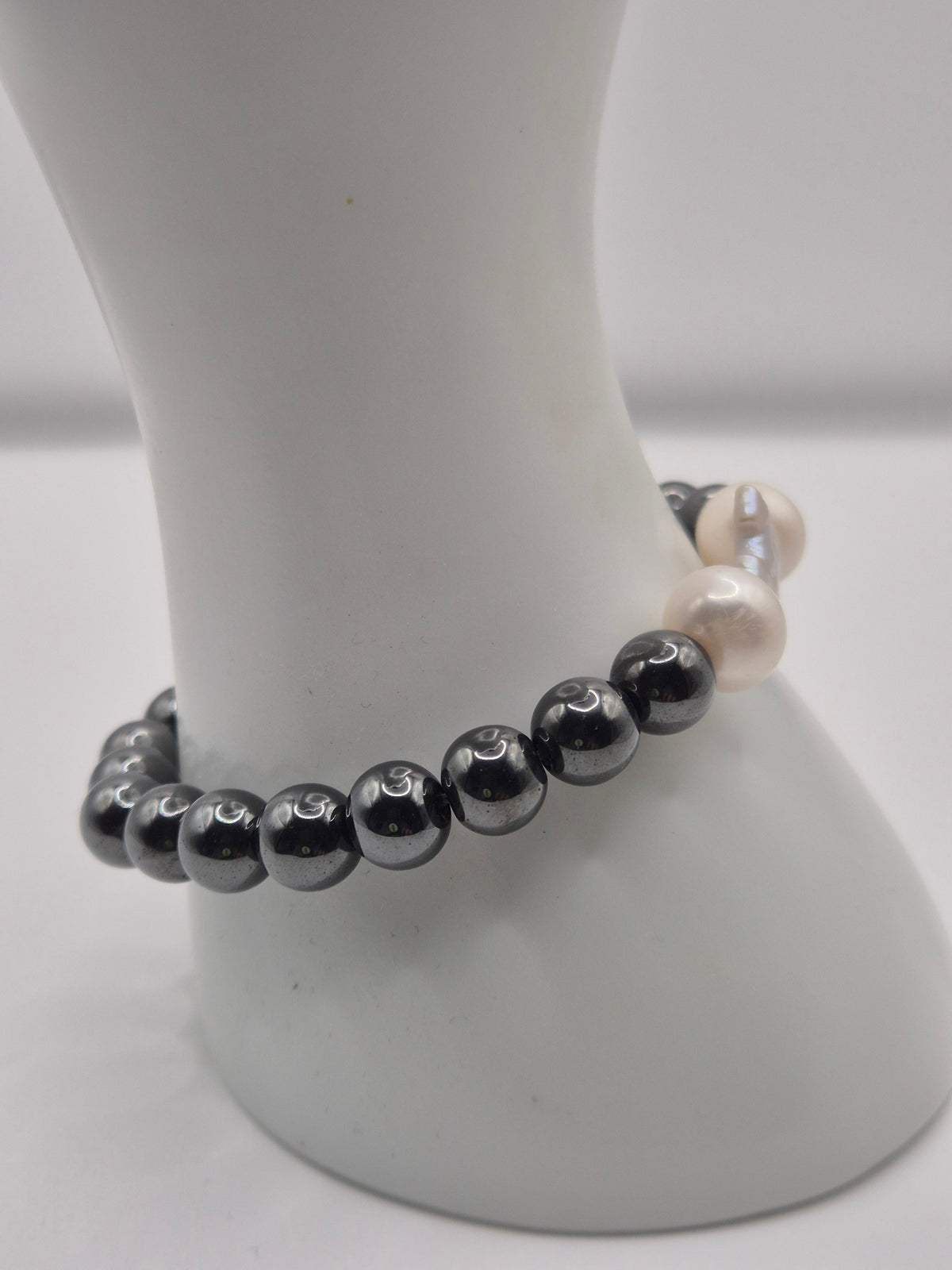 Hematite & Pearl Stretch Bracelet