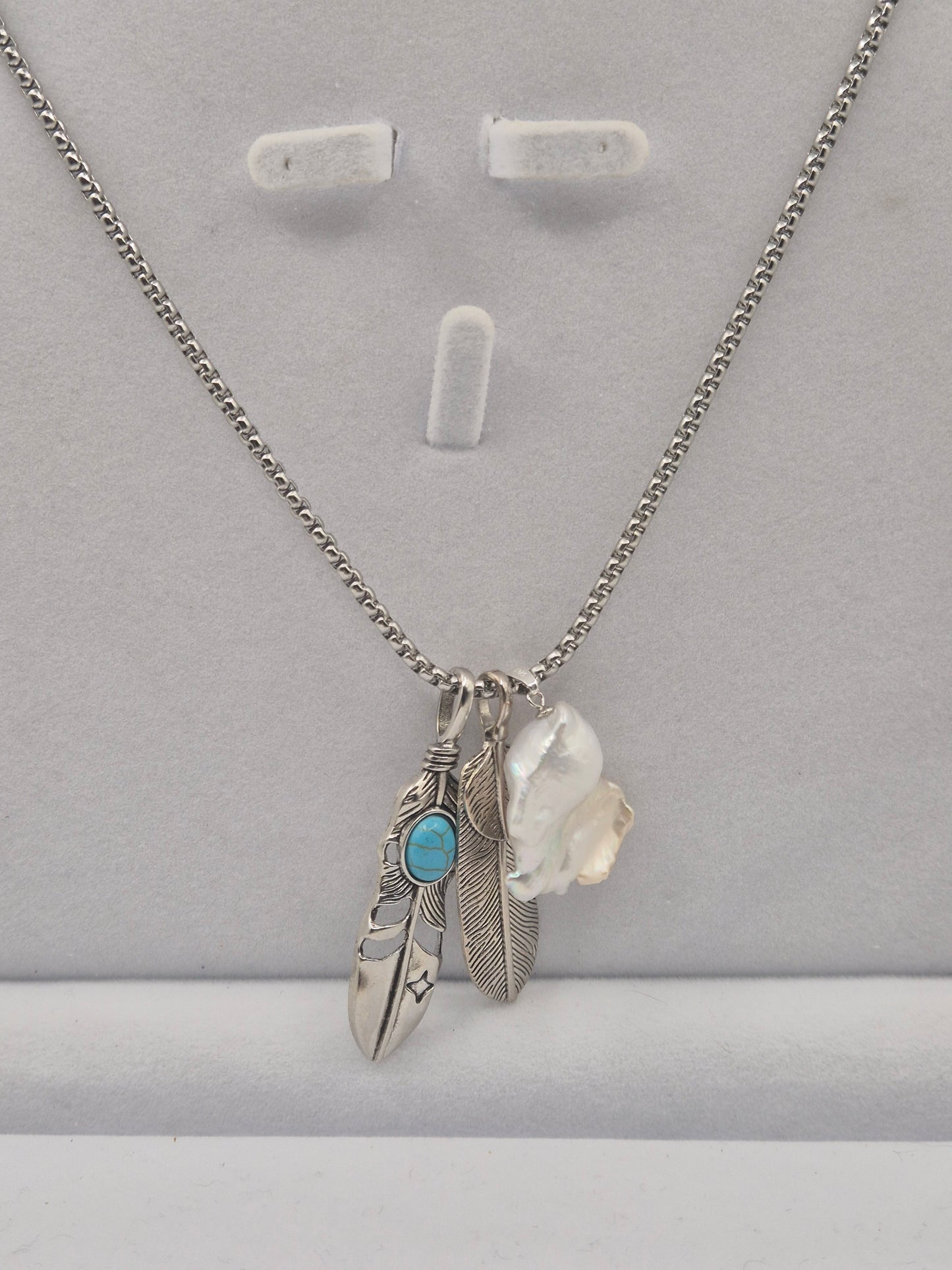 Tribal Feather & King Pearl Chunky Pendant Necklace