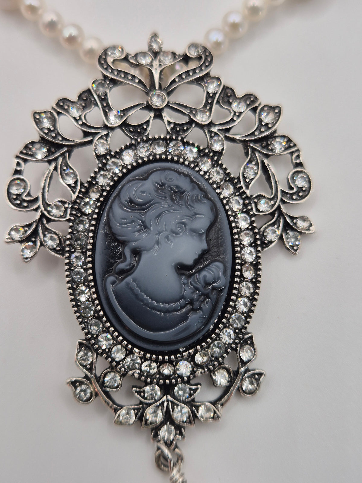 Vintage Duchess Cameo Pearl Necklace
