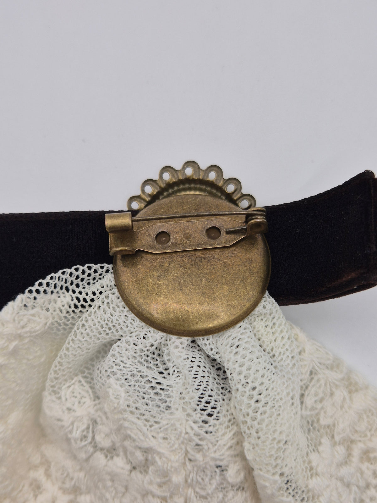 Brown Cameo Pearl Brooch