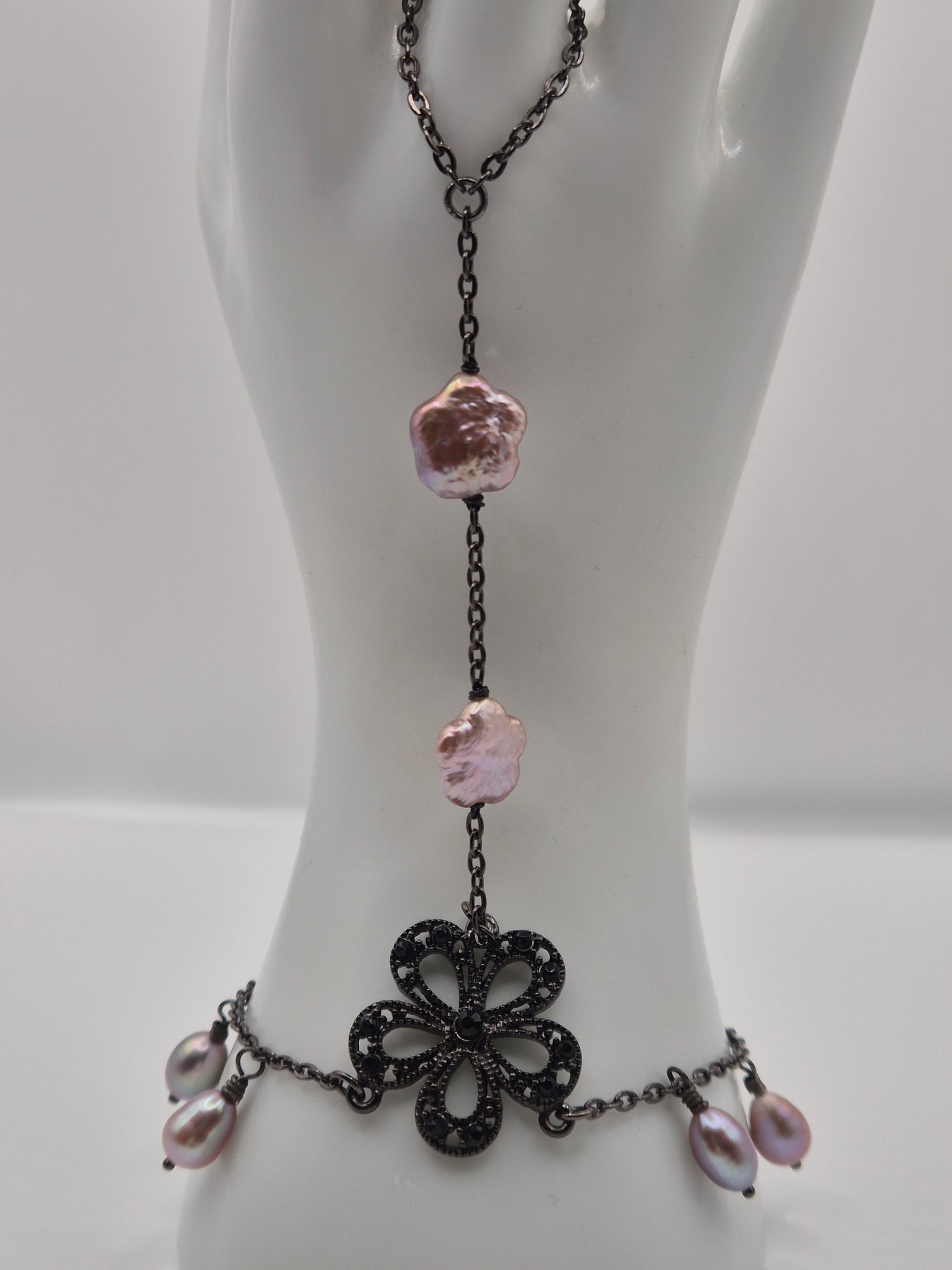 Flower Power Pearl Handchain