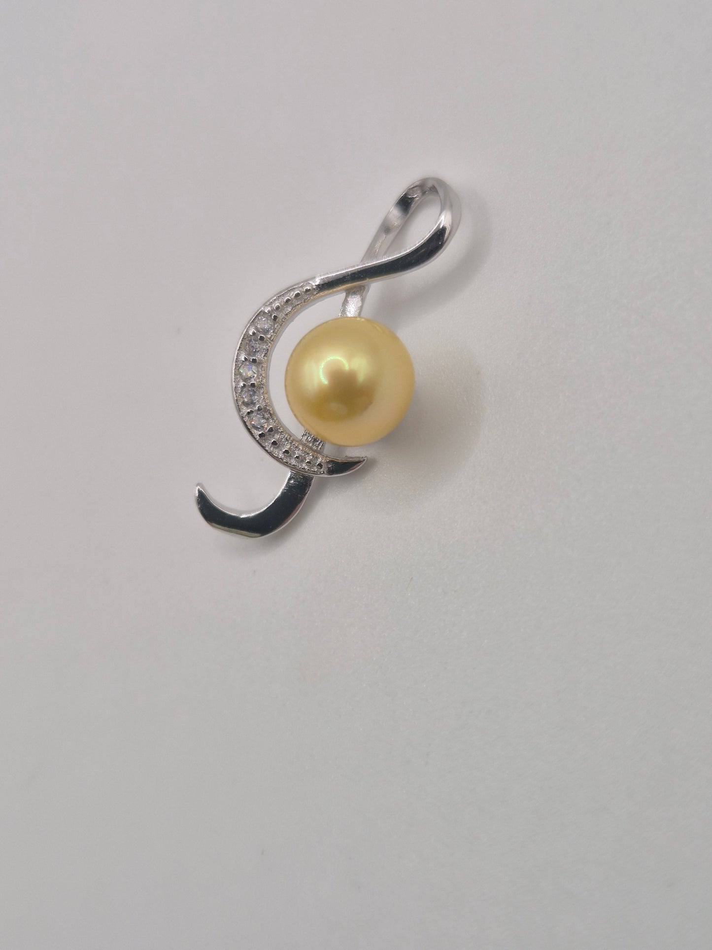 Musical Charm with Golden Saltwater Pearl
