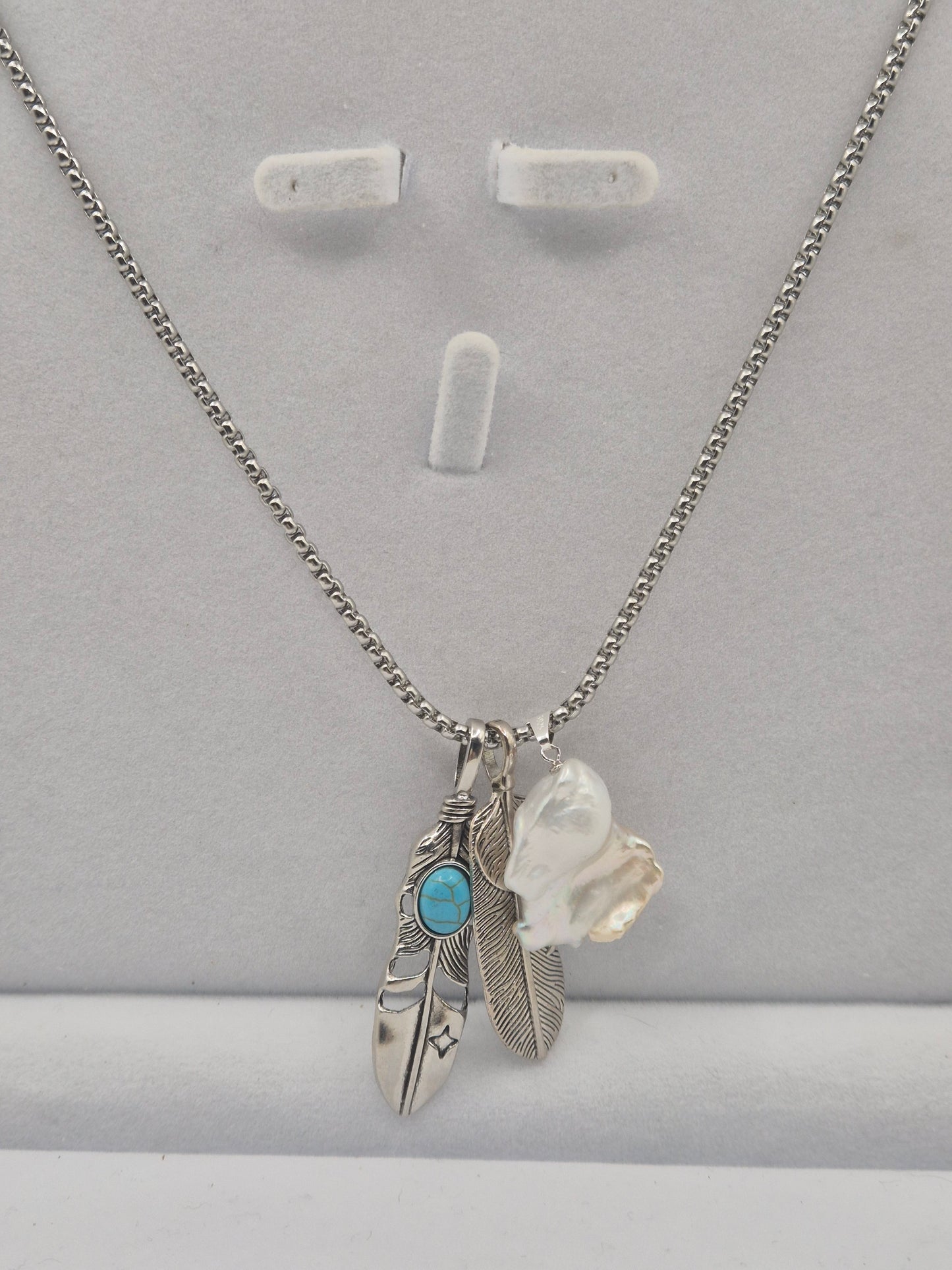 Tribal Feather & King Pearl Chunky Pendant Necklace