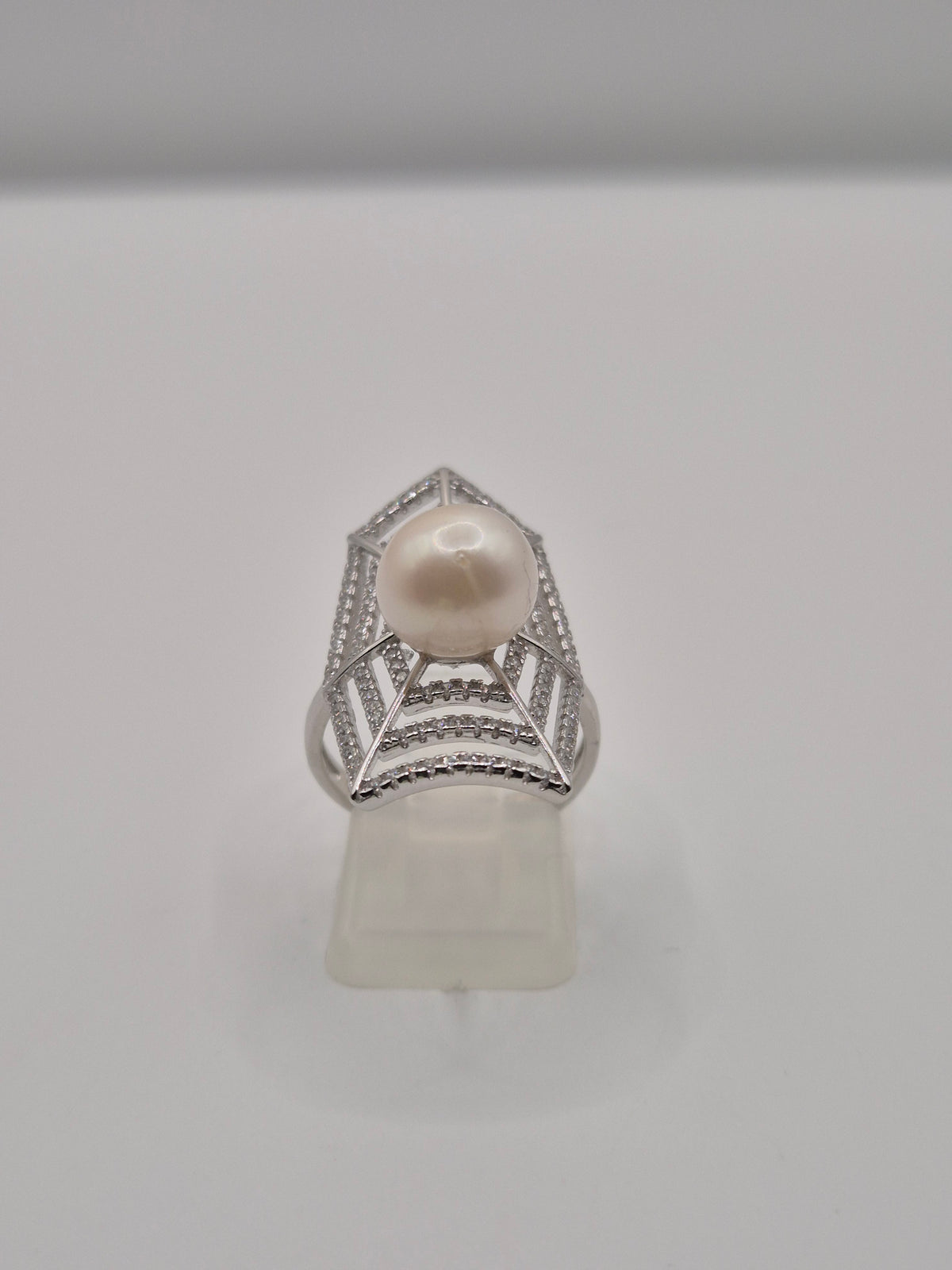Glittering Web Edison Pearl Ring