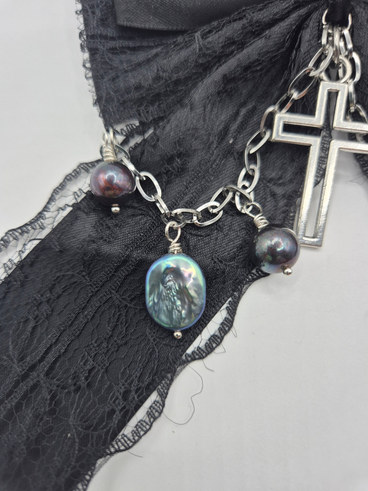 Midnight Devotion Pearl Bow Hairpin