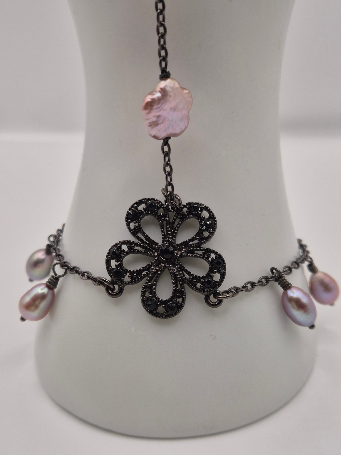 Flower Power Pearl Handchain