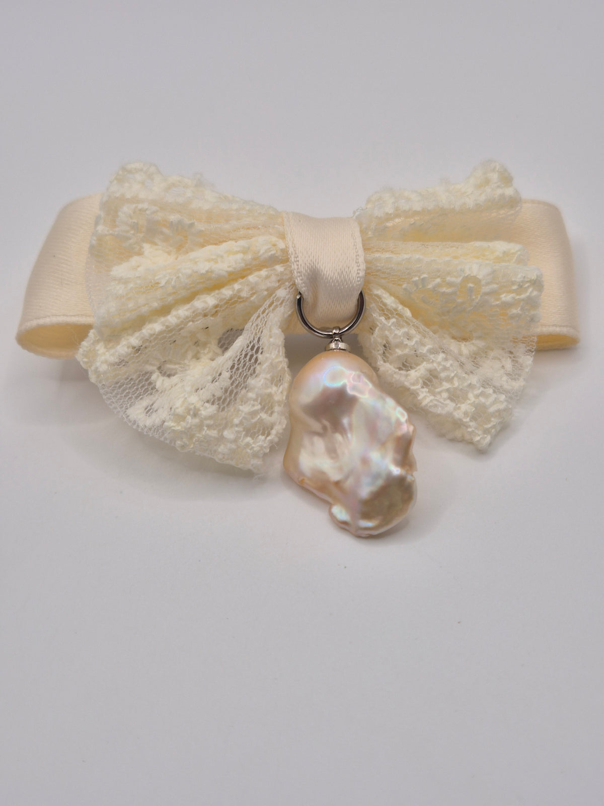 Lace & King Pearl Hair Bow