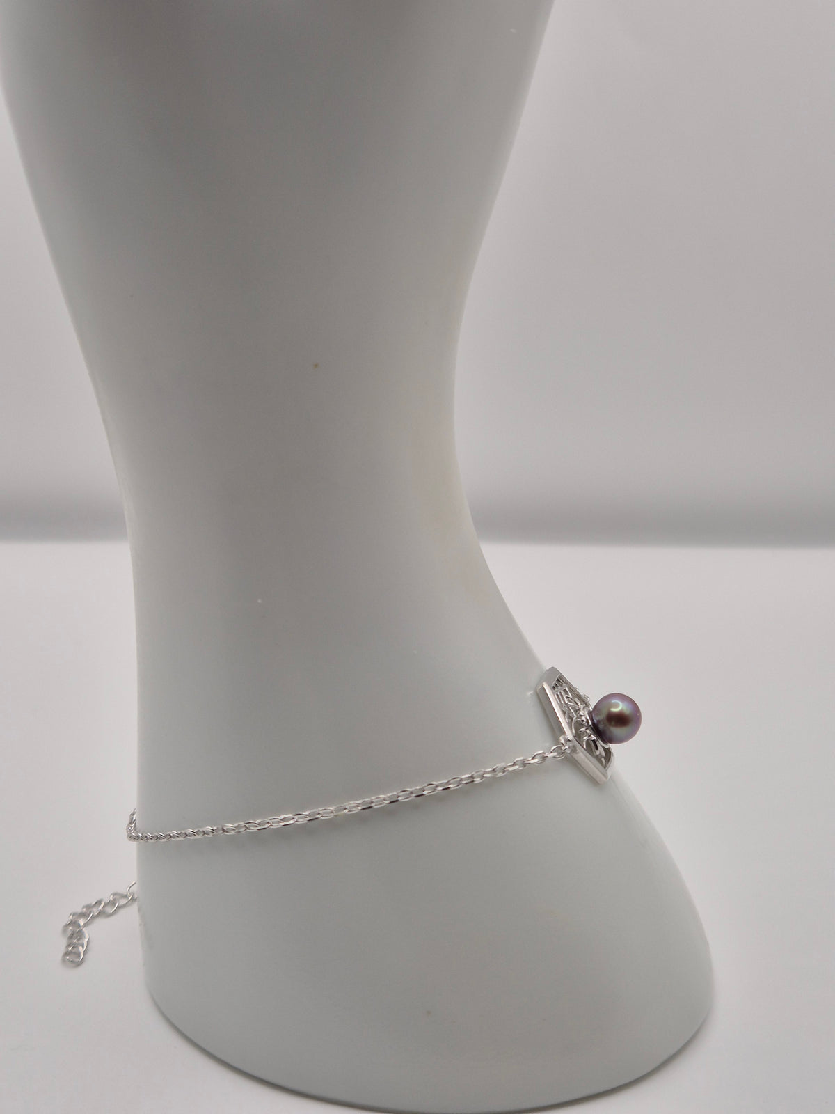 The Purple Widow Pearl Bracelet